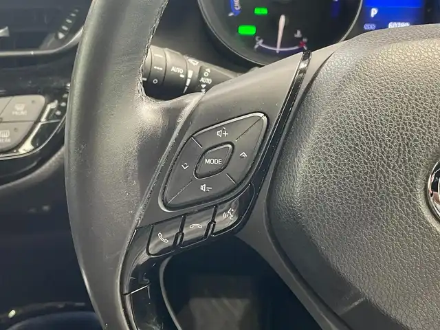 トヨタ Ｃ－ＨＲ G 鹿児島県 2017(平29)年 6.1万km センシュアルレッドマイカ 禁煙車　/純正ナビ　/・Ｂｌｕｅｔｏｏｔｈ　/・フルセグＴＶ　/・純正前方ドラレコ/バックカメラ　/前後コーナーセンサー　/トヨタセーフティセンス/・PCS/・LTA/・AHB/・レーダークルコン/・BSM/シートヒーター　/スマートキー　/Ｐスタート　/純正フロアマット　/純正ドアバイザー/純正アルミ