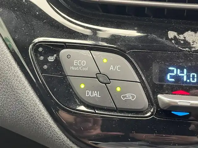 トヨタ Ｃ－ＨＲ G 鹿児島県 2017(平29)年 6.1万km センシュアルレッドマイカ 禁煙車　/純正ナビ　/・Ｂｌｕｅｔｏｏｔｈ　/・フルセグＴＶ　/・純正前方ドラレコ/バックカメラ　/前後コーナーセンサー　/トヨタセーフティセンス/・PCS/・LTA/・AHB/・レーダークルコン/・BSM/シートヒーター　/スマートキー　/Ｐスタート　/純正フロアマット　/純正ドアバイザー/純正アルミ