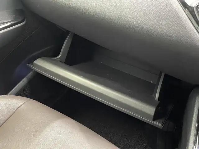 トヨタ Ｃ－ＨＲ G 鹿児島県 2017(平29)年 6.1万km センシュアルレッドマイカ 禁煙車　/純正ナビ　/・Ｂｌｕｅｔｏｏｔｈ　/・フルセグＴＶ　/・純正前方ドラレコ/バックカメラ　/前後コーナーセンサー　/トヨタセーフティセンス/・PCS/・LTA/・AHB/・レーダークルコン/・BSM/シートヒーター　/スマートキー　/Ｐスタート　/純正フロアマット　/純正ドアバイザー/純正アルミ