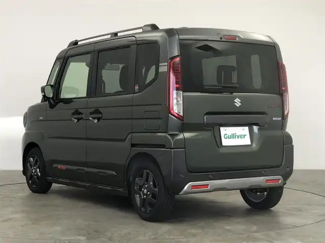 スズキ スペーシア ギア HYBRID XZターボ 愛知県 2024(令6)年 0.1万km クールカーキパールメタリック/ガンメタリック2トーン スズキセーフティサポート/　　・デュアルセンサーブレーキサポートII/　　・パーキングセンサー/　　・車線維持支援機能/　　・ふらつき警報機能/　　・アダプティブクルーズコントロール/　　・ヘッドアップディスプレイ/　　・ハイビームアシスト/メーカーオプション9インチ/　　・BT/フルセグ/全方位モニター/革巻きステアリング/パドルシフト/ステアリングヒーター/シートヒーター（前席）/純正トレーマット/両側パワースライドドア/ルーフレール/純正LEDヘッドライト/フォグランプ/純正14インチアルミホイール/取扱説明書/保証書/スペアキー