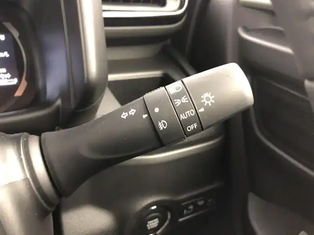 スズキ スペーシア ギア HYBRID XZターボ 愛知県 2024(令6)年 0.1万km クールカーキパールメタリック/ガンメタリック2トーン スズキセーフティサポート/　　・デュアルセンサーブレーキサポートII/　　・パーキングセンサー/　　・車線維持支援機能/　　・ふらつき警報機能/　　・アダプティブクルーズコントロール/　　・ヘッドアップディスプレイ/　　・ハイビームアシスト/メーカーオプション9インチ/　　・BT/フルセグ/全方位モニター/革巻きステアリング/パドルシフト/ステアリングヒーター/シートヒーター（前席）/純正トレーマット/両側パワースライドドア/ルーフレール/純正LEDヘッドライト/フォグランプ/純正14インチアルミホイール/取扱説明書/保証書/スペアキー