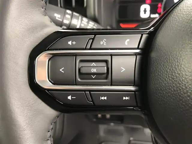 スズキ スペーシア ギア HYBRID XZターボ 愛知県 2024(令6)年 0.1万km クールカーキパールメタリック/ガンメタリック2トーン スズキセーフティサポート/　　・デュアルセンサーブレーキサポートII/　　・パーキングセンサー/　　・車線維持支援機能/　　・ふらつき警報機能/　　・アダプティブクルーズコントロール/　　・ヘッドアップディスプレイ/　　・ハイビームアシスト/メーカーオプション9インチ/　　・BT/フルセグ/全方位モニター/革巻きステアリング/パドルシフト/ステアリングヒーター/シートヒーター（前席）/純正トレーマット/両側パワースライドドア/ルーフレール/純正LEDヘッドライト/フォグランプ/純正14インチアルミホイール/取扱説明書/保証書/スペアキー