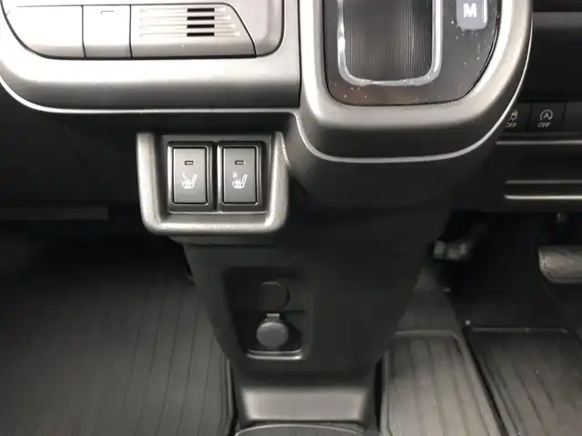 スズキ スペーシア ギア HYBRID XZターボ 愛知県 2024(令6)年 0.1万km クールカーキパールメタリック/ガンメタリック2トーン スズキセーフティサポート/　　・デュアルセンサーブレーキサポートII/　　・パーキングセンサー/　　・車線維持支援機能/　　・ふらつき警報機能/　　・アダプティブクルーズコントロール/　　・ヘッドアップディスプレイ/　　・ハイビームアシスト/メーカーオプション9インチ/　　・BT/フルセグ/全方位モニター/革巻きステアリング/パドルシフト/ステアリングヒーター/シートヒーター（前席）/純正トレーマット/両側パワースライドドア/ルーフレール/純正LEDヘッドライト/フォグランプ/純正14インチアルミホイール/取扱説明書/保証書/スペアキー