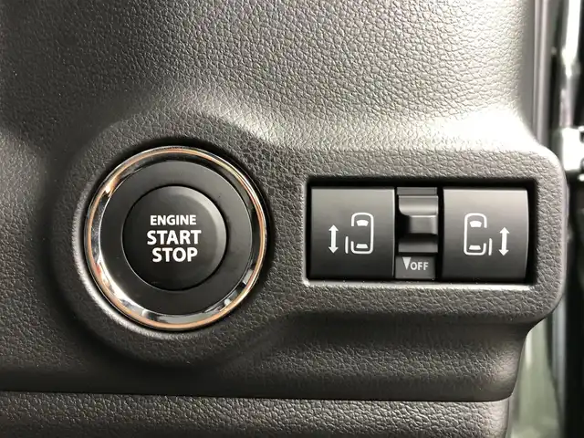 スズキ スペーシア ギア HYBRID XZターボ 愛知県 2024(令6)年 0.1万km クールカーキパールメタリック/ガンメタリック2トーン スズキセーフティサポート/　　・デュアルセンサーブレーキサポートII/　　・パーキングセンサー/　　・車線維持支援機能/　　・ふらつき警報機能/　　・アダプティブクルーズコントロール/　　・ヘッドアップディスプレイ/　　・ハイビームアシスト/メーカーオプション9インチ/　　・BT/フルセグ/全方位モニター/革巻きステアリング/パドルシフト/ステアリングヒーター/シートヒーター（前席）/純正トレーマット/両側パワースライドドア/ルーフレール/純正LEDヘッドライト/フォグランプ/純正14インチアルミホイール/取扱説明書/保証書/スペアキー