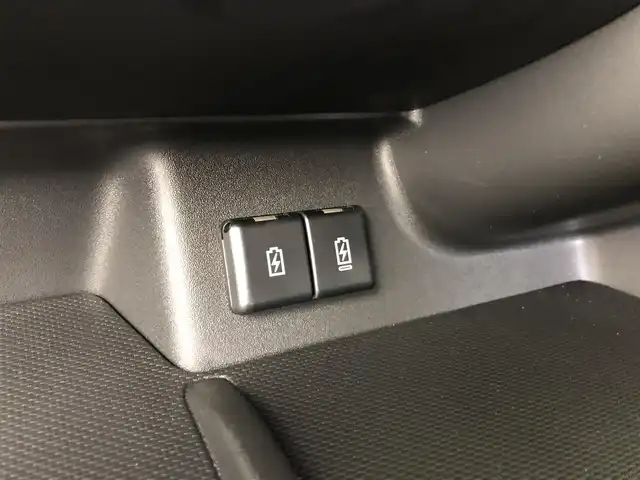スズキ スペーシア ギア HYBRID XZターボ 愛知県 2024(令6)年 0.1万km クールカーキパールメタリック/ガンメタリック2トーン スズキセーフティサポート/　　・デュアルセンサーブレーキサポートII/　　・パーキングセンサー/　　・車線維持支援機能/　　・ふらつき警報機能/　　・アダプティブクルーズコントロール/　　・ヘッドアップディスプレイ/　　・ハイビームアシスト/メーカーオプション9インチ/　　・BT/フルセグ/全方位モニター/革巻きステアリング/パドルシフト/ステアリングヒーター/シートヒーター（前席）/純正トレーマット/両側パワースライドドア/ルーフレール/純正LEDヘッドライト/フォグランプ/純正14インチアルミホイール/取扱説明書/保証書/スペアキー