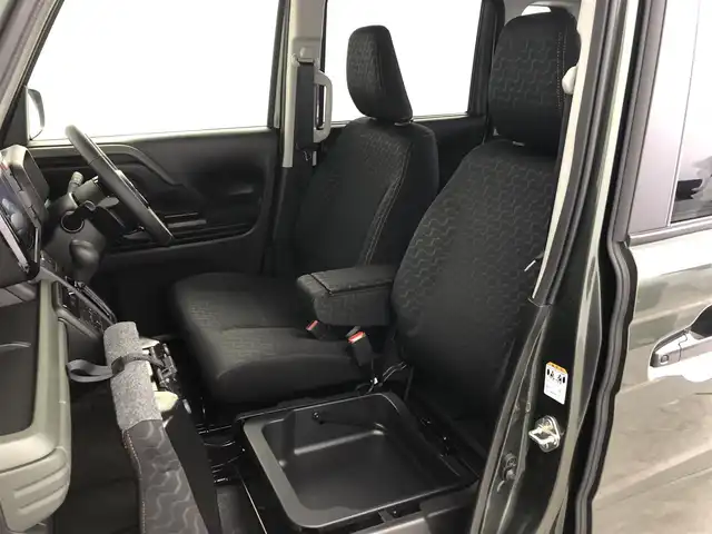 スズキ スペーシア ギア HYBRID XZターボ 愛知県 2024(令6)年 0.1万km クールカーキパールメタリック/ガンメタリック2トーン スズキセーフティサポート/　　・デュアルセンサーブレーキサポートII/　　・パーキングセンサー/　　・車線維持支援機能/　　・ふらつき警報機能/　　・アダプティブクルーズコントロール/　　・ヘッドアップディスプレイ/　　・ハイビームアシスト/メーカーオプション9インチ/　　・BT/フルセグ/全方位モニター/革巻きステアリング/パドルシフト/ステアリングヒーター/シートヒーター（前席）/純正トレーマット/両側パワースライドドア/ルーフレール/純正LEDヘッドライト/フォグランプ/純正14インチアルミホイール/取扱説明書/保証書/スペアキー