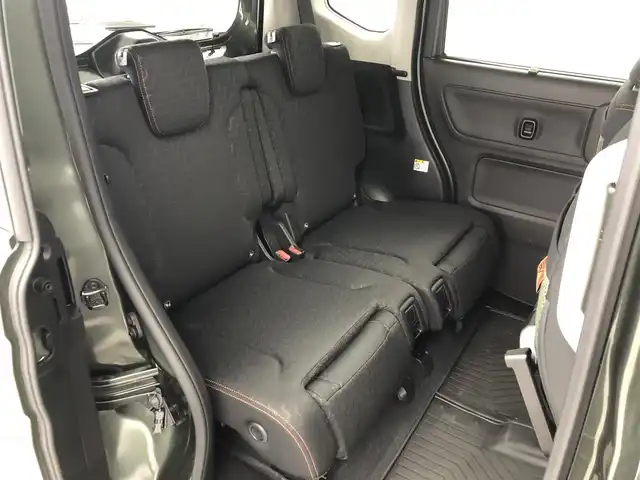 スズキ スペーシア ギア HYBRID XZターボ 愛知県 2024(令6)年 0.1万km クールカーキパールメタリック/ガンメタリック2トーン スズキセーフティサポート/　　・デュアルセンサーブレーキサポートII/　　・パーキングセンサー/　　・車線維持支援機能/　　・ふらつき警報機能/　　・アダプティブクルーズコントロール/　　・ヘッドアップディスプレイ/　　・ハイビームアシスト/メーカーオプション9インチ/　　・BT/フルセグ/全方位モニター/革巻きステアリング/パドルシフト/ステアリングヒーター/シートヒーター（前席）/純正トレーマット/両側パワースライドドア/ルーフレール/純正LEDヘッドライト/フォグランプ/純正14インチアルミホイール/取扱説明書/保証書/スペアキー