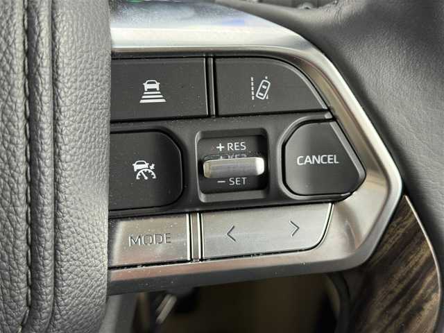 トヨタ ランドクルーザー ZX 愛知県 2024(令6)年 0.8万km プレシャスホワイトパール モデリスタエアロ（フロント、リア、フェンダーガーニッシュ）/12.3型JBL（ナビ、フルセグ、CD、DVD、Bluetooth、AppleCarplay）/サンルーフ/11.6型リアエンターテイメントシステム/BSM/クールBOX/ルーフレール/全方位カメラ/ベージュ本革シート/TZ前後ドラレコ（ZT-D201）/TZレーダー（TZ-R203L）/社外セキュリティ/100V電源/ETC2.0/ACC/電動格納サードシート/シートヒーター、エアシート/ハンドルヒーター/パワーシート（D+N)/パワーバックドア/衝突軽減ブレーキ/レーンキープアシスト/オートハイビーム/オートライト/LEDヘッドライト/純正20インチAW/純正フロアマット/フォグライト/USB/スマートキー/三点エアバック/ISOFIX/横滑り防止装置