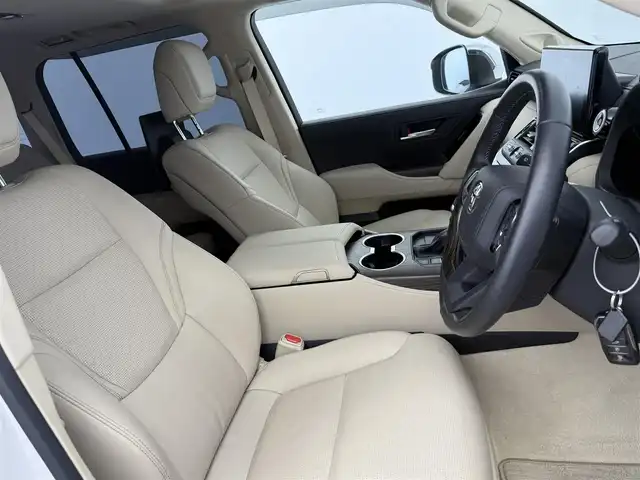 トヨタ ランドクルーザー ZX 愛知県 2024(令6)年 0.8万km プレシャスホワイトパール モデリスタエアロ（フロント、リア、フェンダーガーニッシュ）/12.3型JBL（ナビ、フルセグ、CD、DVD、Bluetooth、AppleCarplay）/サンルーフ/11.6型リアエンターテイメントシステム/BSM/クールBOX/ルーフレール/全方位カメラ/ベージュ本革シート/TZ前後ドラレコ（ZT-D201）/TZレーダー（TZ-R203L）/社外セキュリティ/100V電源/ETC2.0/ACC/電動格納サードシート/シートヒーター、エアシート/ハンドルヒーター/パワーシート（D+N)/パワーバックドア/衝突軽減ブレーキ/レーンキープアシスト/オートハイビーム/オートライト/LEDヘッドライト/純正20インチAW/純正フロアマット/フォグライト/USB/スマートキー/三点エアバック/ISOFIX/横滑り防止装置