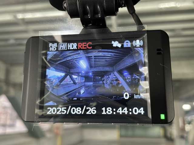 三菱 デリカＤ：５ P 広島県 2023(令5)年 1.2万km グラファイトグレーメタリック/ブラックマイカ 衝突軽減/車線逸脱警報/BSW/レーダークルーズコントロール/純正10.1型ナビ/・CD/DVD/・Bluetooth/マルチアラウンドビューモニター/両側パワースライドドア/ステアリングヒーター/シートヒーター（D/N）/パワーシート/革巻きステアリング/革調シートカバー/社外ドアバイザー/前ドライブレコーダー