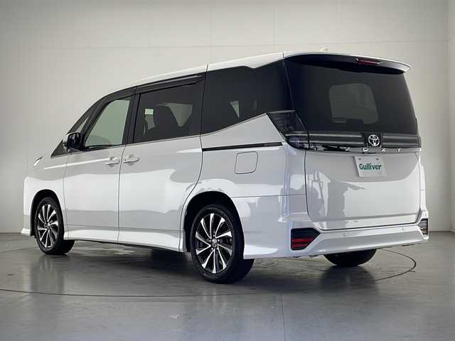 トヨタ ヴォクシー S－Z 宮崎県 2022(令4)年 3.7万km ホワイトパールクリスタルシャイン Toyota Safety Sense/〇プリクラシュセーフティ/〇レーンディパーチャーアラート/〇プロアクティブドライビングアシスト/〇パーキングサポートブレーキ/〇ロードサインアシスト/〇オートマチックハイビーム/〇レーダークルーズコントロール/〇クリアランスソナー/〇発進遅れ告知/純正10.5インチナビ/フルセグTV/CD/DVD/Bluetooth/バックカメラ/純正14インチ後席ディスプレイ（V14T-R72R）/両側パワースライドドア/ハーフレザーシート/シートヒーター/LEDヘッドライト/ビルトインETC2.0/純正17インチAW/純正フロアマット/保証書/取扱説明書