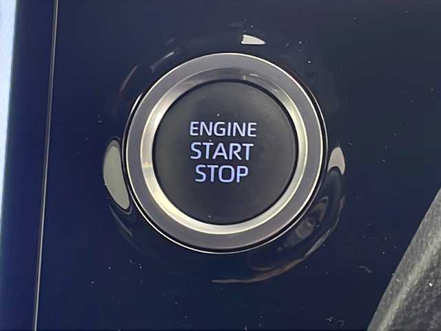 トヨタ ヴォクシー S－Z 宮崎県 2022(令4)年 3.7万km ホワイトパールクリスタルシャイン Toyota Safety Sense/〇プリクラシュセーフティ/〇レーンディパーチャーアラート/〇プロアクティブドライビングアシスト/〇パーキングサポートブレーキ/〇ロードサインアシスト/〇オートマチックハイビーム/〇レーダークルーズコントロール/〇クリアランスソナー/〇発進遅れ告知/純正10.5インチナビ/フルセグTV/CD/DVD/Bluetooth/バックカメラ/純正14インチ後席ディスプレイ（V14T-R72R）/両側パワースライドドア/ハーフレザーシート/シートヒーター/LEDヘッドライト/ビルトインETC2.0/純正17インチAW/純正フロアマット/保証書/取扱説明書