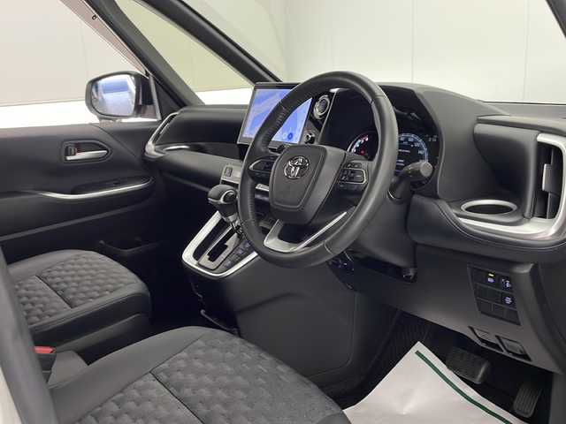 トヨタ ヴォクシー S－Z 宮崎県 2022(令4)年 3.7万km ホワイトパールクリスタルシャイン Toyota Safety Sense/〇プリクラシュセーフティ/〇レーンディパーチャーアラート/〇プロアクティブドライビングアシスト/〇パーキングサポートブレーキ/〇ロードサインアシスト/〇オートマチックハイビーム/〇レーダークルーズコントロール/〇クリアランスソナー/〇発進遅れ告知/純正10.5インチナビ/フルセグTV/CD/DVD/Bluetooth/バックカメラ/純正14インチ後席ディスプレイ（V14T-R72R）/両側パワースライドドア/ハーフレザーシート/シートヒーター/LEDヘッドライト/ビルトインETC2.0/純正17インチAW/純正フロアマット/保証書/取扱説明書