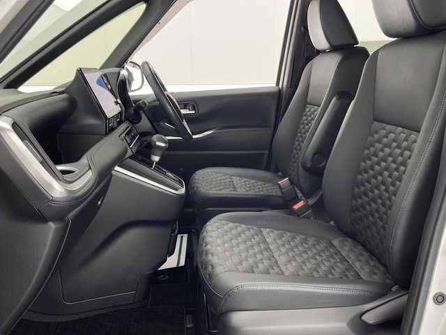 トヨタ ヴォクシー S－Z 宮崎県 2022(令4)年 3.7万km ホワイトパールクリスタルシャイン Toyota Safety Sense/〇プリクラシュセーフティ/〇レーンディパーチャーアラート/〇プロアクティブドライビングアシスト/〇パーキングサポートブレーキ/〇ロードサインアシスト/〇オートマチックハイビーム/〇レーダークルーズコントロール/〇クリアランスソナー/〇発進遅れ告知/純正10.5インチナビ/フルセグTV/CD/DVD/Bluetooth/バックカメラ/純正14インチ後席ディスプレイ（V14T-R72R）/両側パワースライドドア/ハーフレザーシート/シートヒーター/LEDヘッドライト/ビルトインETC2.0/純正17インチAW/純正フロアマット/保証書/取扱説明書