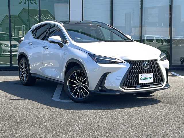 レクサス ＮＸ 350h 岐阜県 2023(令5)年 3万km ソニッククォーツ 登録時走行距離29723km/サンルーフ/デジタルインナーミラー/赤革シート/全方位カメラ/バックモニター/純正ディスプレイオーディオ/レクサスセーフティセンス/電動リアゲート/レーンキープアシスト/クリアランスソナー/レーダークルーズコントロール/パドルシフト/ステアリングヒーター/全席シートヒーター/エアシート/前席パワーシート/ヘッドアップディスプレイ/禁煙車/ワイヤレス充電/Bluetooth接続/USB入力端子/ルーフレール/LEDヘッドライト/LEDフォグランプ/オートライト/オートマチックハイビーム/純正アルミホイール/純正フロアマット/ラゲッジマット/AC100V/100W電源/ETC2.0/プッシュスタート/スマートキー/ワンオーナー/パワーウィンドウ/パワーステアリング