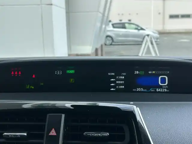 トヨタ プリウス S 静岡県 2020(令2)年 6.5万km シルバーM 後期型/トヨタセーフティセンス/AC100V/１５００Ｗ給電/レーダークルーズ/純正ＳＤナビ/ＢＴオーディオ/バックカメラ/ワンセグＴＶ/ＣＤ再生/ビルトインＥＴＣ/純正フロアマット/ＬＴＡ/クリアランスソナー/ＯＰスペアタイヤ