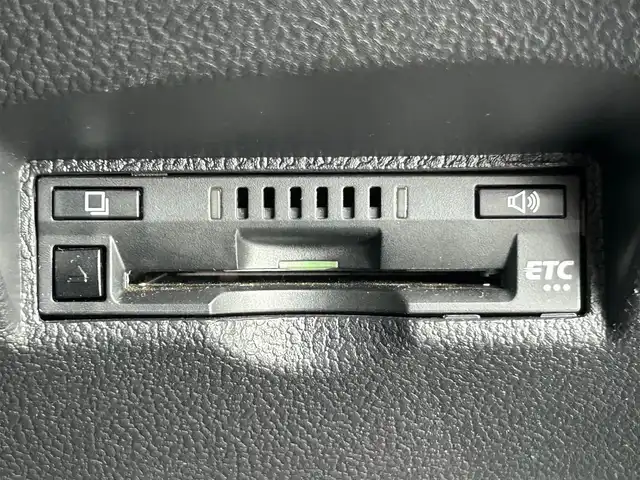 トヨタ プリウス S 静岡県 2020(令2)年 6.5万km シルバーM 後期型/トヨタセーフティセンス/AC100V/１５００Ｗ給電/レーダークルーズ/純正ＳＤナビ/ＢＴオーディオ/バックカメラ/ワンセグＴＶ/ＣＤ再生/ビルトインＥＴＣ/純正フロアマット/ＬＴＡ/クリアランスソナー/ＯＰスペアタイヤ