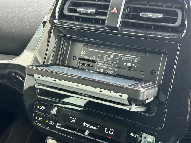 トヨタ プリウス S 静岡県 2020(令2)年 6.5万km シルバーM 後期型/トヨタセーフティセンス/AC100V/１５００Ｗ給電/レーダークルーズ/純正ＳＤナビ/ＢＴオーディオ/バックカメラ/ワンセグＴＶ/ＣＤ再生/ビルトインＥＴＣ/純正フロアマット/ＬＴＡ/クリアランスソナー/ＯＰスペアタイヤ