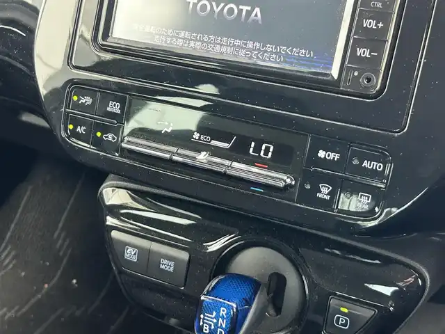 トヨタ プリウス S 静岡県 2020(令2)年 6.5万km シルバーM 後期型/トヨタセーフティセンス/AC100V/１５００Ｗ給電/レーダークルーズ/純正ＳＤナビ/ＢＴオーディオ/バックカメラ/ワンセグＴＶ/ＣＤ再生/ビルトインＥＴＣ/純正フロアマット/ＬＴＡ/クリアランスソナー/ＯＰスペアタイヤ