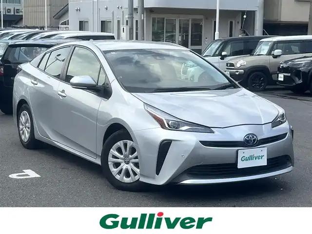 トヨタ プリウス S 島根県 2020(令2)年 6.5万km シルバーM 後期型　/純正ナビ・ＴＶ　/Ｂｌｕｅｔｏｏｔｈ　/バックカメラ　/ビルトインＥＴＣ　/クルーズコントール　/オートライト/ハイビーム　/衝突軽減ブレーキ　/レーンアシスト　/スマートキー/プッシュスタート　/純正フロアマット