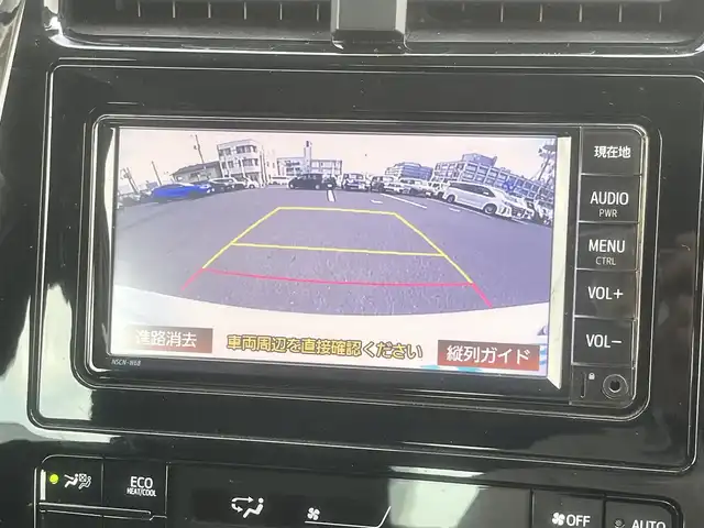 トヨタ プリウス S 島根県 2020(令2)年 6.5万km シルバーM 後期型　/純正ナビ・ＴＶ　/Ｂｌｕｅｔｏｏｔｈ　/バックカメラ　/ビルトインＥＴＣ　/クルーズコントール　/オートライト/ハイビーム　/衝突軽減ブレーキ　/レーンアシスト　/スマートキー/プッシュスタート　/純正フロアマット