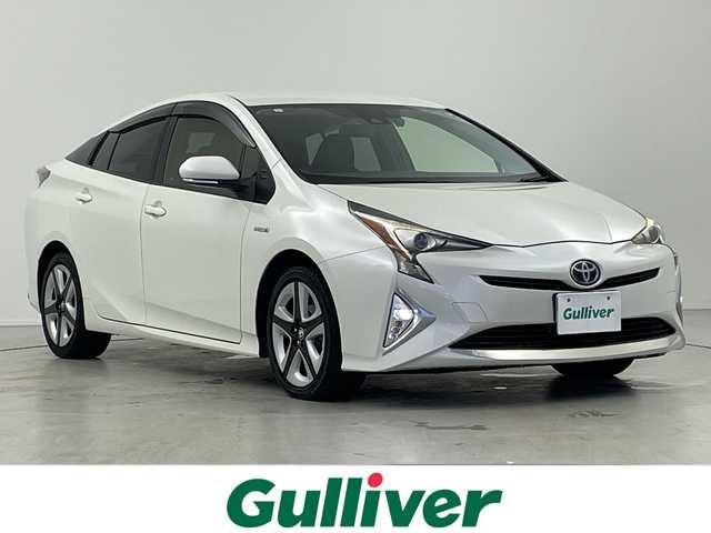 トヨタ プリウス S ツーリングセレクション 岐阜県 2017(平29)年 5.7万km ホワイトパールクリスタルシャイン 純正9インチSDナビ（DSZT-YC4T)/フルセグ/BT/DVD/バックカメラ/ビルトインETC/純正ドライブレコーダー/プリクラッシュセーフティ/レーダークルーズコントロール/レーンディパーチャーアラート/合皮シート/前席シートヒーター/LEDオートライト/フォグランプ/純正フロアマット/サイドバイザー/純正17インチAW/保証書/取扱説明書/スペアキー/スマートキー