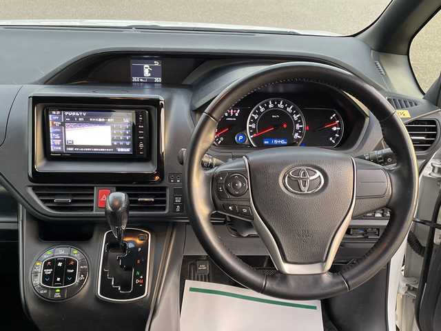 トヨタ ノア Si 石川県 2014(平26)年 11.5万km パール ４WD/社外メモリーナビ/CD/DVD/フルセグTV/バックカメラ/LEDヘッドライト/ETC/両側パワースライド/クルーズコントロール/純正アルミホイール/スマートキー/プッシュスタート/電動ミラー/フォグランプ