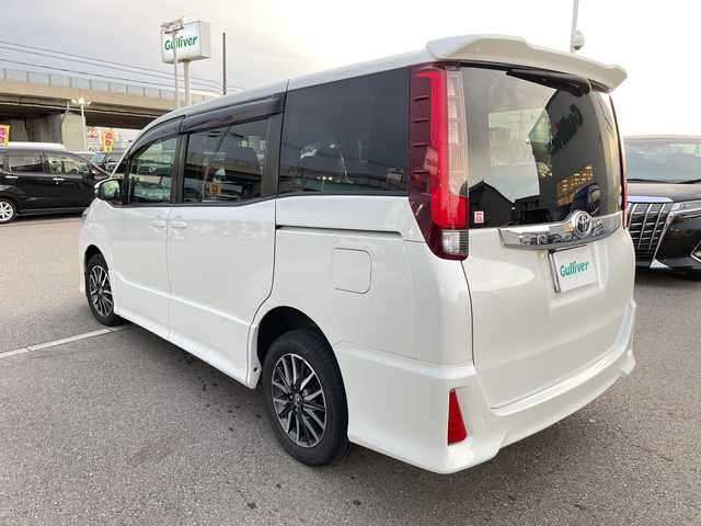 トヨタ ノア Si 石川県 2014(平26)年 11.5万km パール ４WD/社外メモリーナビ/CD/DVD/フルセグTV/バックカメラ/LEDヘッドライト/ETC/両側パワースライド/クルーズコントロール/純正アルミホイール/スマートキー/プッシュスタート/電動ミラー/フォグランプ