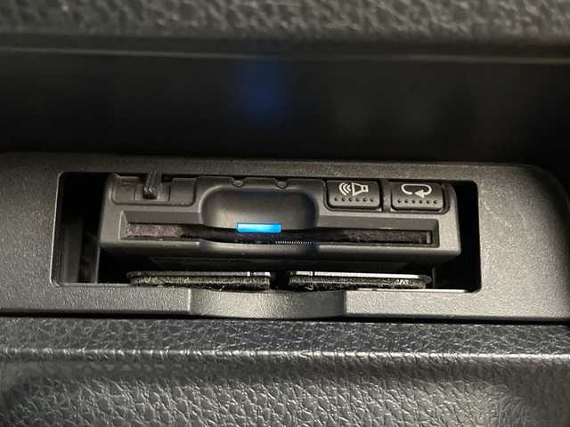 トヨタ ノア Si 石川県 2014(平26)年 11.5万km パール ４WD/社外メモリーナビ/CD/DVD/フルセグTV/バックカメラ/LEDヘッドライト/ETC/両側パワースライド/クルーズコントロール/純正アルミホイール/スマートキー/プッシュスタート/電動ミラー/フォグランプ