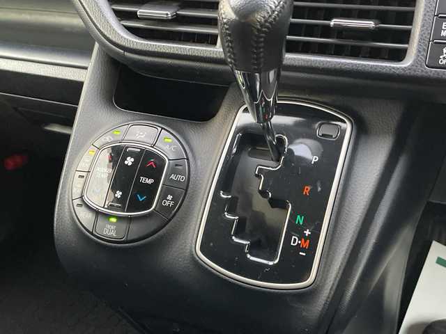 トヨタ ノア Si 石川県 2014(平26)年 11.5万km パール ４WD/社外メモリーナビ/CD/DVD/フルセグTV/バックカメラ/LEDヘッドライト/ETC/両側パワースライド/クルーズコントロール/純正アルミホイール/スマートキー/プッシュスタート/電動ミラー/フォグランプ