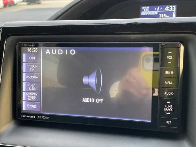 トヨタ ノア Si 石川県 2014(平26)年 11.5万km パール ４WD/社外メモリーナビ/CD/DVD/フルセグTV/バックカメラ/LEDヘッドライト/ETC/両側パワースライド/クルーズコントロール/純正アルミホイール/スマートキー/プッシュスタート/電動ミラー/フォグランプ