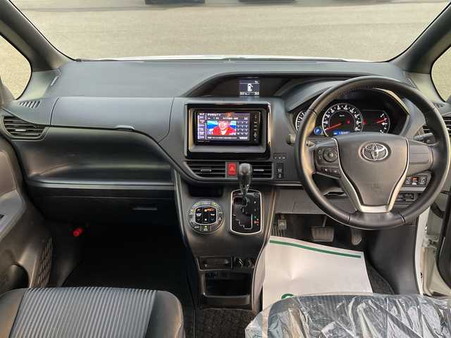 トヨタ ノア Si 石川県 2014(平26)年 11.5万km パール ４WD/社外メモリーナビ/CD/DVD/フルセグTV/バックカメラ/LEDヘッドライト/ETC/両側パワースライド/クルーズコントロール/純正アルミホイール/スマートキー/プッシュスタート/電動ミラー/フォグランプ