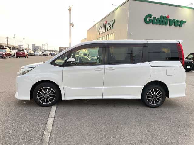 トヨタ ノア Si 石川県 2014(平26)年 11.5万km パール ４WD/社外メモリーナビ/CD/DVD/フルセグTV/バックカメラ/LEDヘッドライト/ETC/両側パワースライド/クルーズコントロール/純正アルミホイール/スマートキー/プッシュスタート/電動ミラー/フォグランプ