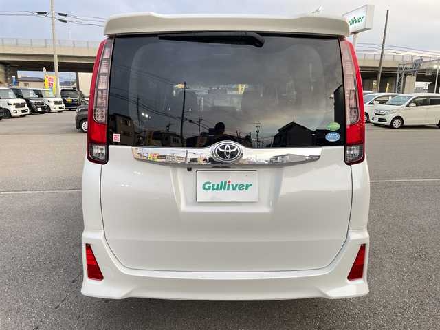 トヨタ ノア Si 石川県 2014(平26)年 11.5万km パール ４WD/社外メモリーナビ/CD/DVD/フルセグTV/バックカメラ/LEDヘッドライト/ETC/両側パワースライド/クルーズコントロール/純正アルミホイール/スマートキー/プッシュスタート/電動ミラー/フォグランプ