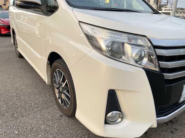 トヨタ ノア Si 石川県 2014(平26)年 11.5万km パール ４WD/社外メモリーナビ/CD/DVD/フルセグTV/バックカメラ/LEDヘッドライト/ETC/両側パワースライド/クルーズコントロール/純正アルミホイール/スマートキー/プッシュスタート/電動ミラー/フォグランプ