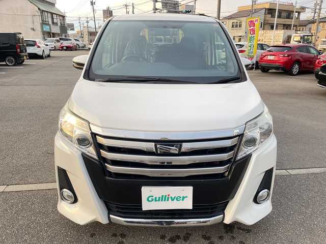 トヨタ ノア Si 石川県 2014(平26)年 11.5万km パール ４WD/社外メモリーナビ/CD/DVD/フルセグTV/バックカメラ/LEDヘッドライト/ETC/両側パワースライド/クルーズコントロール/純正アルミホイール/スマートキー/プッシュスタート/電動ミラー/フォグランプ