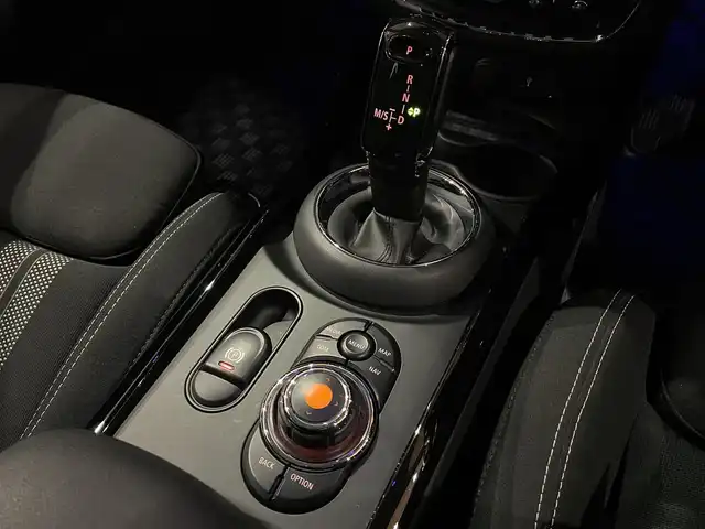 ＭＩＮＩ ＢＭＷ ミニ クラブマン クーパーS オール4 道央・札幌 2020(令2)年 3.6万km 赤 インディアンサマーレッドメタリック/PEPPERパッケージ/　・リアビューカメラ/　・PDC/　・パーキングアシストパッケージ/　・自動防眩ドアミラー/　・スルーローディングシステム/ACC/シートヒーター/純正HDDナビ/USB/Bluetooth/LEDヘッドライト/ETC