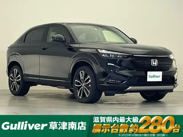 ホンダ ヴェゼル ハイブリッド e:HEV Z 滋賀県 2023(令5)年 1.9万km クリスタルブラックパール 純正９インチナビ/・CD・DVD・Bluetooth・フルセグTV/バックカメラ/ブラインドスポットモニター/ステアリングヒーター/シートヒーター/電動リアゲート/ＬＥＤヘッドライト/ダウンヒルコントロール/前後コーナーセンサー/前後ドラレコ/追従クルーズコントロール/ステアリングヒーター/オートライト/レーンキープアシスト/衝突軽減/横滑り防止/盗難防止/純正18インチAW/スマートキー