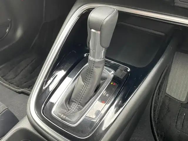 ホンダ ヴェゼル ハイブリッド e:HEV Z 滋賀県 2023(令5)年 1.9万km クリスタルブラックパール 純正９インチナビ/・CD・DVD・Bluetooth・フルセグTV/バックカメラ/ブラインドスポットモニター/ステアリングヒーター/シートヒーター/電動リアゲート/ＬＥＤヘッドライト/ダウンヒルコントロール/前後コーナーセンサー/前後ドラレコ/追従クルーズコントロール/ステアリングヒーター/オートライト/レーンキープアシスト/衝突軽減/横滑り防止/盗難防止/純正18インチAW/スマートキー