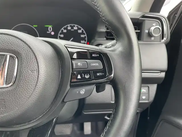 ホンダ ヴェゼル ハイブリッド e:HEV Z 滋賀県 2023(令5)年 1.9万km クリスタルブラックパール 純正９インチナビ/・CD・DVD・Bluetooth・フルセグTV/バックカメラ/ブラインドスポットモニター/ステアリングヒーター/シートヒーター/電動リアゲート/ＬＥＤヘッドライト/ダウンヒルコントロール/前後コーナーセンサー/前後ドラレコ/追従クルーズコントロール/ステアリングヒーター/オートライト/レーンキープアシスト/衝突軽減/横滑り防止/盗難防止/純正18インチAW/スマートキー