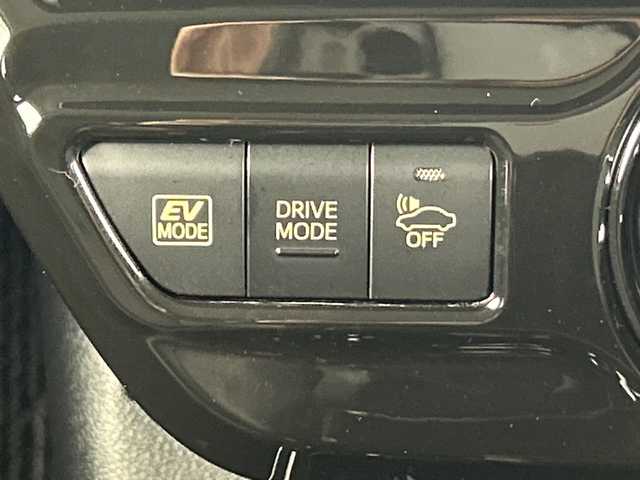 トヨタ プリウス S ツーリングセレクション 愛知県 2017(平29)年 7.2万km アティチュードブラックマイカ 禁煙車/純正9インチナビ/（CD/DVD/Bluetooth/フルセグTV/SD)/バックカメラ/社外エアロ/（フロント/リア/サイド）/トヨタセーフティセンス/・プリクラッシュセーフティ/・レーンディパーチャーアラート/・オートマチックハイビーム/・レーダークルーズコントロール/・ふらつき警報機能/ETC/ドライブレコーダー/合皮シート/前席シートヒーター/純正17インチアルミホイール/スマートキー/スペアキー1本/プッシュスタート/LEDヘッドライト/フロントフォグランプ/オートライト/純正フロアマット/横滑り防止装置/電動格納ミラー/オートエアコン/電動格納ミラー