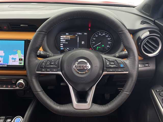日産 キックス X ツートーンインテリアED 宮崎県 2020(令2)年 5.9万km ラディアントレッド プロパイロット/エマ―ジェンシーブレーキ/LDW(車線逸脱警報）/LDP（車線逸脱防止支援）/ふらつき警報/オートマチックハイビーム/コーナーセンサー/純正9インチSDナビ/フルセグTV/CD/DVD/Bluetooth/アラウンドビューモニター/ツートンレザーシート/シートヒーター/ハンドルヒーター/ナビ一体型ドライブレコーダー/LEDヘッドライト/純正17インチAW/ビルトインETC/スマートキー×2