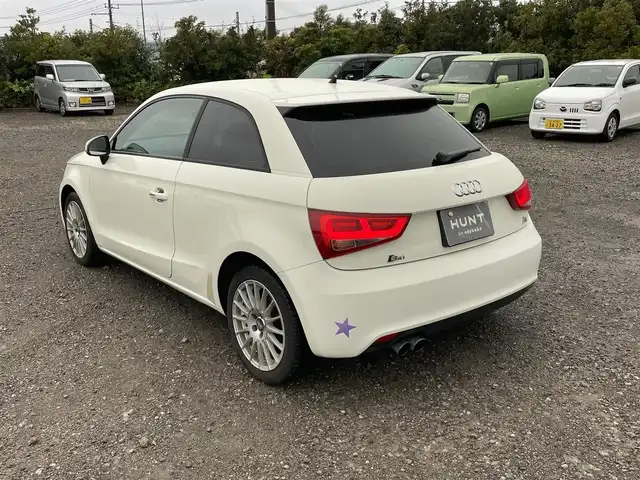 アウディ Ａ１ 1．4TFSI 千葉県 2011(平23)年 7.4万km アマルフィホワイト ユーザー買取車両/純正メーカーナビ/・テレビ/BT/DVD/CD/USB/ETC/OZレーシング16インチホイール/オートライト/フォグライト/スマートキー/プッシュスタート/純正フロアマット/ステアリングスイッチ