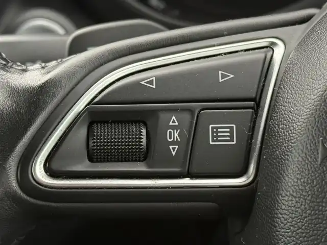 アウディ Ａ１ 1．4TFSI 千葉県 2011(平23)年 7.4万km アマルフィホワイト ユーザー買取車両/純正メーカーナビ/・テレビ/BT/DVD/CD/USB/ETC/OZレーシング16インチホイール/オートライト/フォグライト/スマートキー/プッシュスタート/純正フロアマット/ステアリングスイッチ