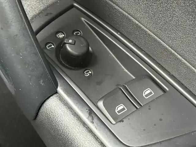 アウディ Ａ１ 1．4TFSI 千葉県 2011(平23)年 7.4万km アマルフィホワイト ユーザー買取車両/純正メーカーナビ/・テレビ/BT/DVD/CD/USB/ETC/OZレーシング16インチホイール/オートライト/フォグライト/スマートキー/プッシュスタート/純正フロアマット/ステアリングスイッチ