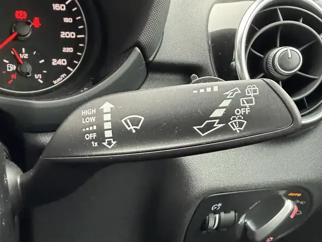 アウディ Ａ１ 1．4TFSI 千葉県 2011(平23)年 7.4万km アマルフィホワイト ユーザー買取車両/純正メーカーナビ/・テレビ/BT/DVD/CD/USB/ETC/OZレーシング16インチホイール/オートライト/フォグライト/スマートキー/プッシュスタート/純正フロアマット/ステアリングスイッチ