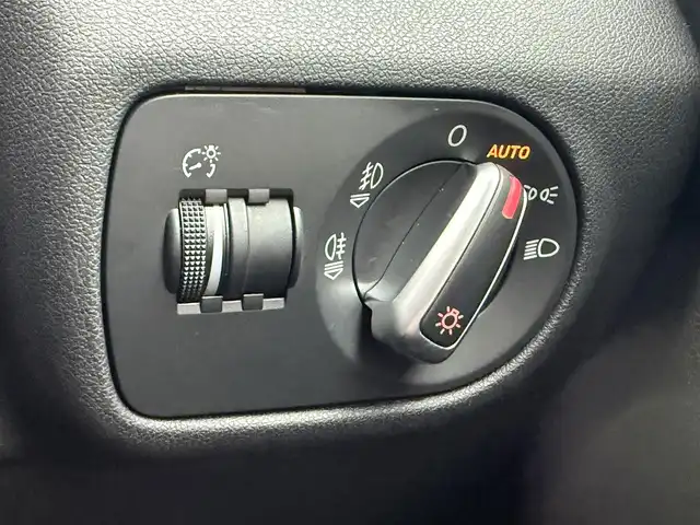 アウディ Ａ１ 1．4TFSI 千葉県 2011(平23)年 7.4万km アマルフィホワイト ユーザー買取車両/純正メーカーナビ/・テレビ/BT/DVD/CD/USB/ETC/OZレーシング16インチホイール/オートライト/フォグライト/スマートキー/プッシュスタート/純正フロアマット/ステアリングスイッチ