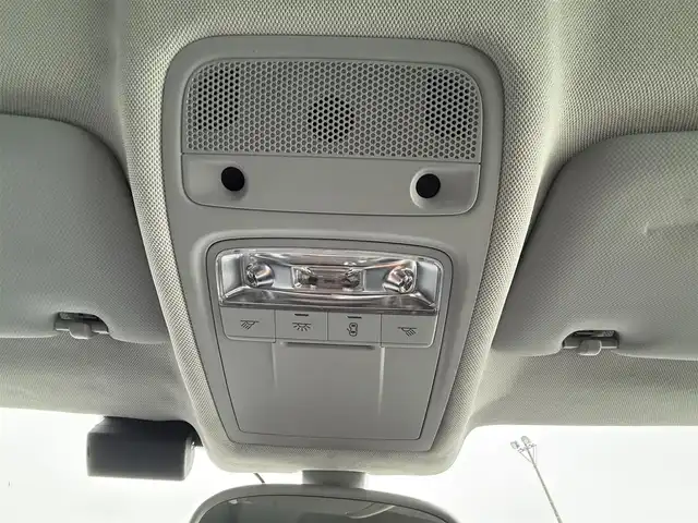 アウディ Ａ１ 1．4TFSI 千葉県 2011(平23)年 7.4万km アマルフィホワイト ユーザー買取車両/純正メーカーナビ/・テレビ/BT/DVD/CD/USB/ETC/OZレーシング16インチホイール/オートライト/フォグライト/スマートキー/プッシュスタート/純正フロアマット/ステアリングスイッチ