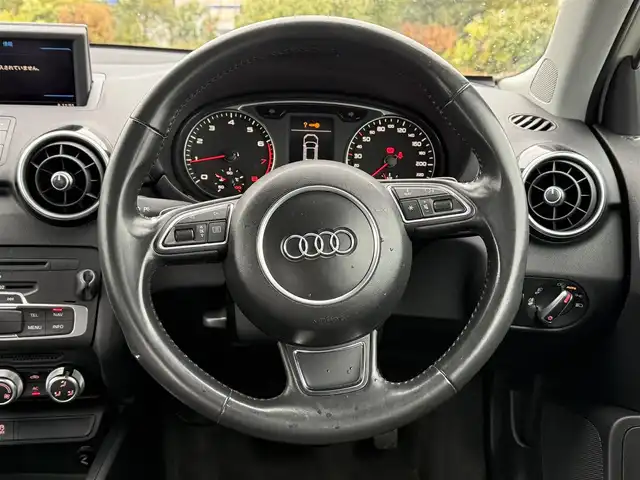 アウディ Ａ１ 1．4TFSI 千葉県 2011(平23)年 7.4万km アマルフィホワイト ユーザー買取車両/純正メーカーナビ/・テレビ/BT/DVD/CD/USB/ETC/OZレーシング16インチホイール/オートライト/フォグライト/スマートキー/プッシュスタート/純正フロアマット/ステアリングスイッチ