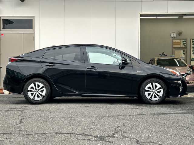 トヨタ プリウス A 宮城県 2016(平28)年 5.2万km アティチュードブラックマイカ 純正ディーラーOPナビ/CD/DVD/SD/BT/フルセグ/バックカメラ/HUD/トヨタセーフティセンス/プリクラッシュセーフティ/レーダークルーズコントロール/レーンキープアシスト/パーキングアシスト/クリアランスソナー/ブラインドスポットモニター/オートハイビーム/LEDヘッドライト/純正アルミ＆スタッドレス/純正アルミ＆ノーマルタイヤ積込/ドライブレコーダー/ビルトインETC/プッシュスタート/スマートキー/スペアキーあり/保証書＆取扱説明書あり